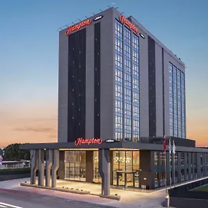 Hampton By Hilton Airport Otel